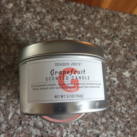 NEW Trader Joe’s Grapefruit Scented Candle 5.7 oz - Picture 2 of 5
